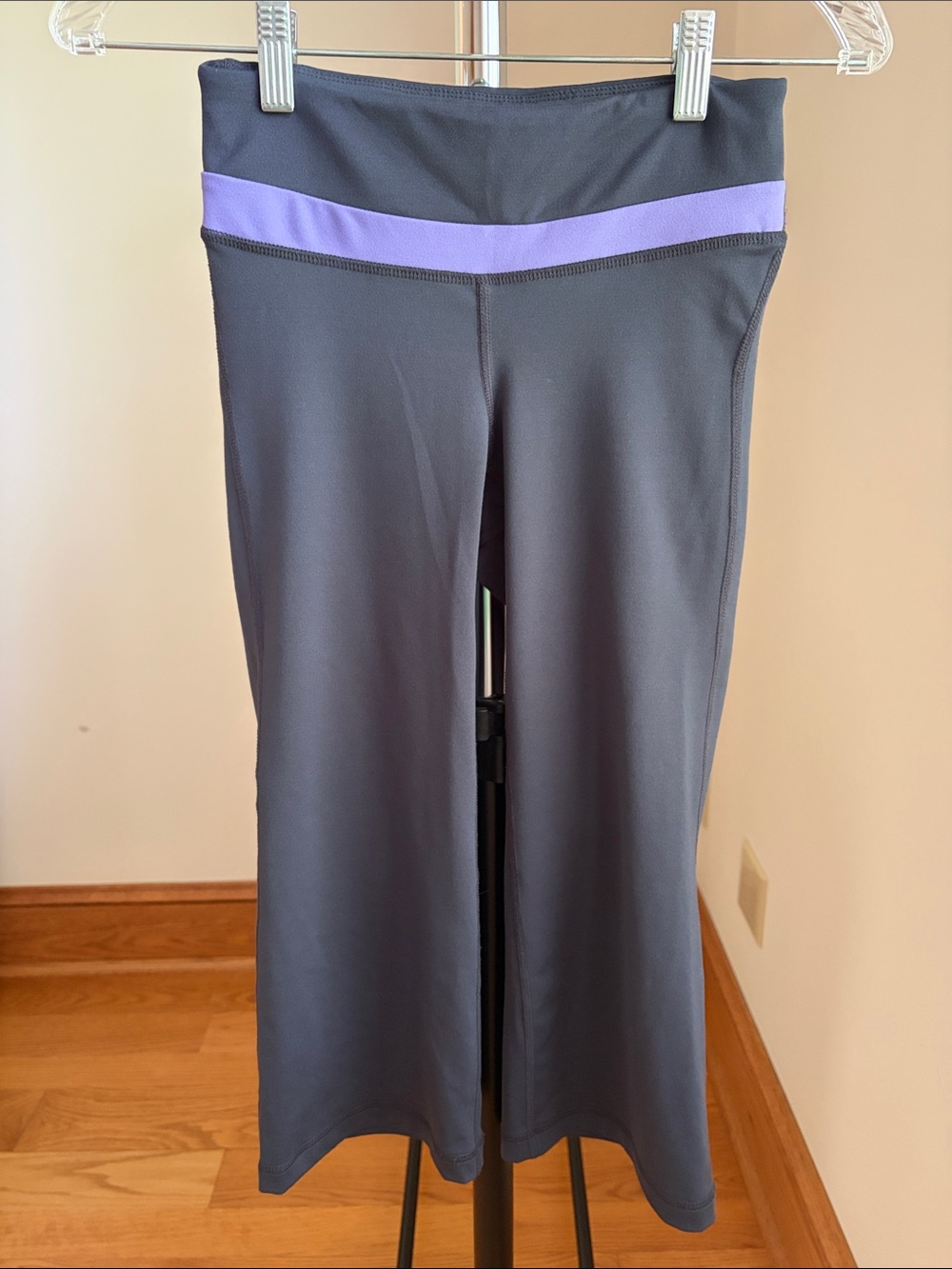 GAPBody Gray Workout Capri Pants with Purple Accent